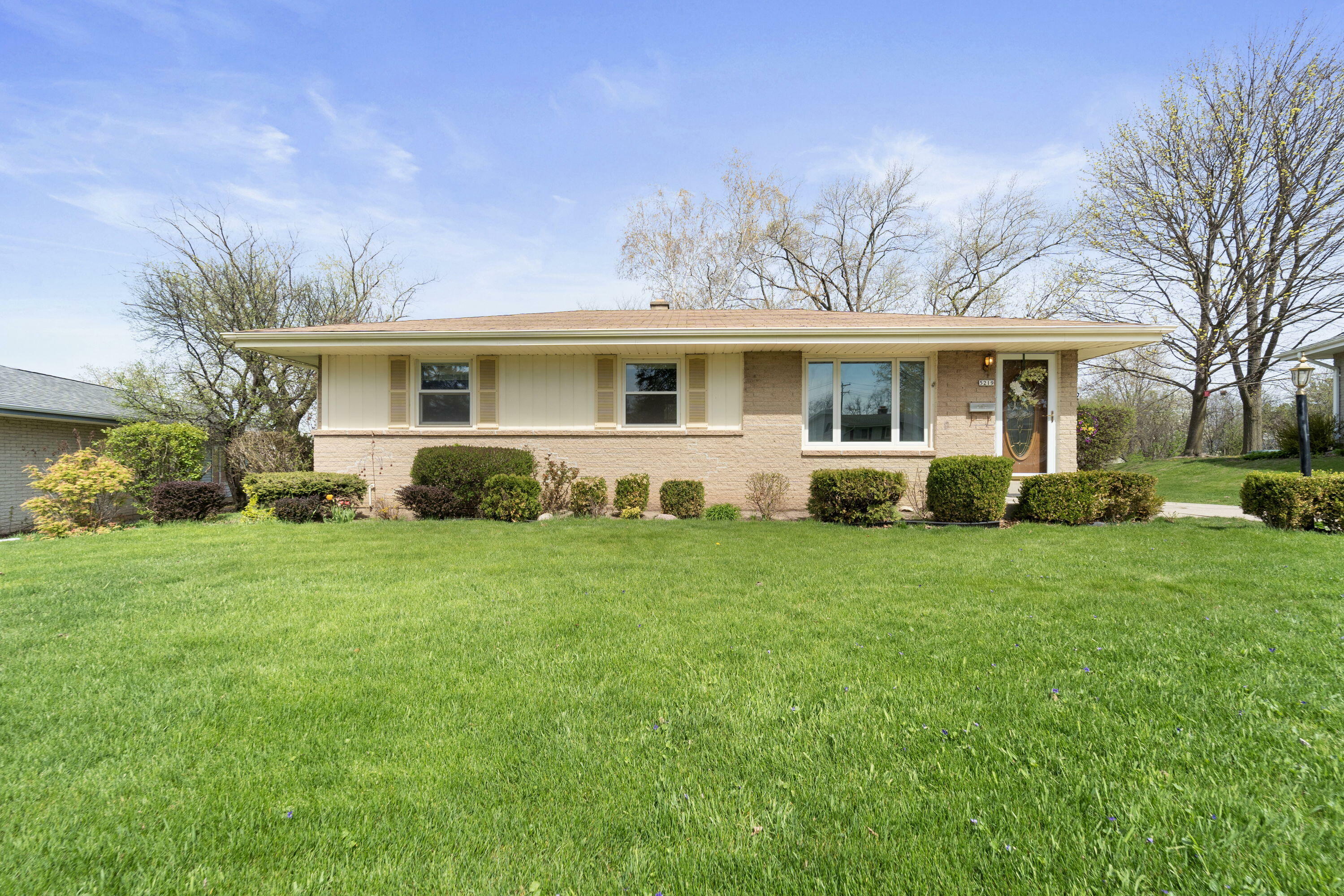 Property Photo: 5219 Millshire Rd WI 53129