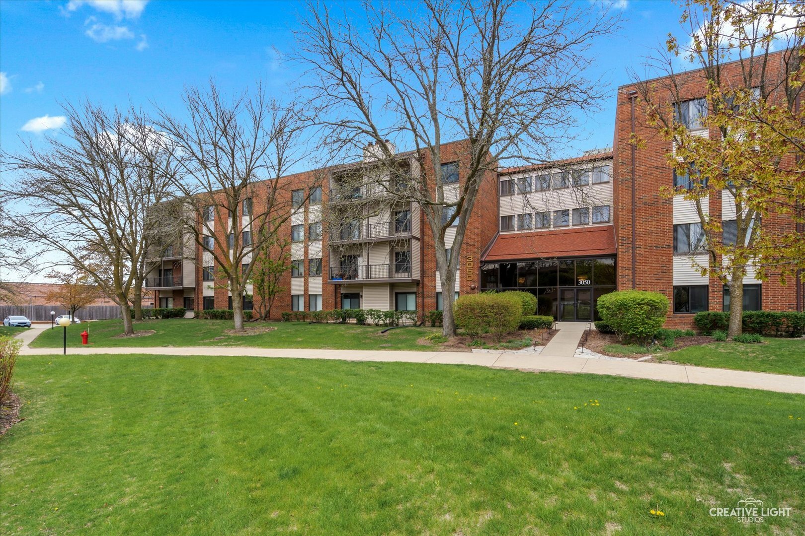 Property Photo: 3050 Pheasant Creek Drive 304 IL 60062