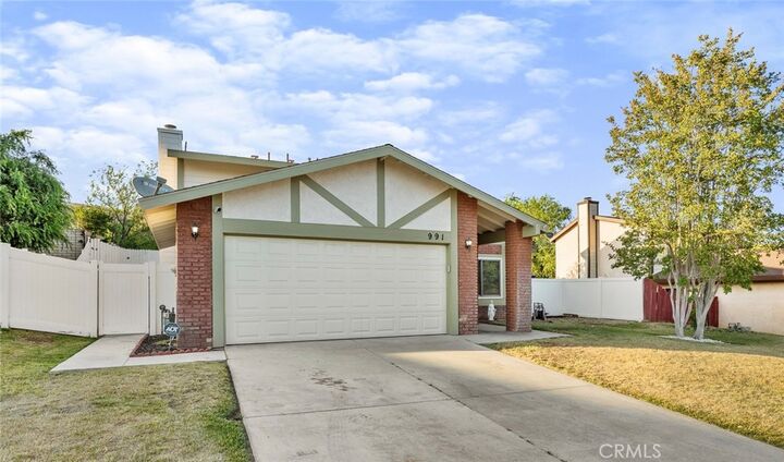 Property Photo:  991 W King Street  CA 92220 