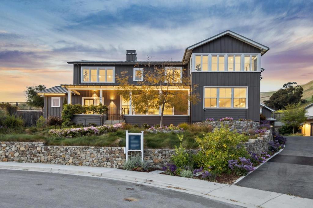 Property Photo: 288 Campina Court CA 94539