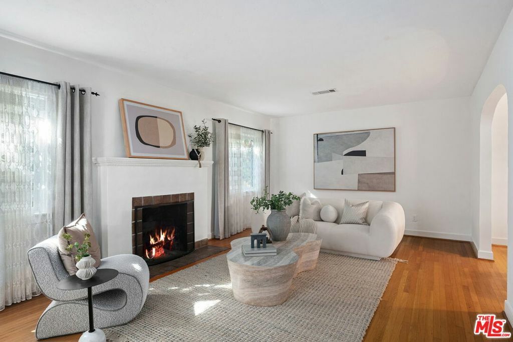 Property Photo: 222 17th Street CA 90402