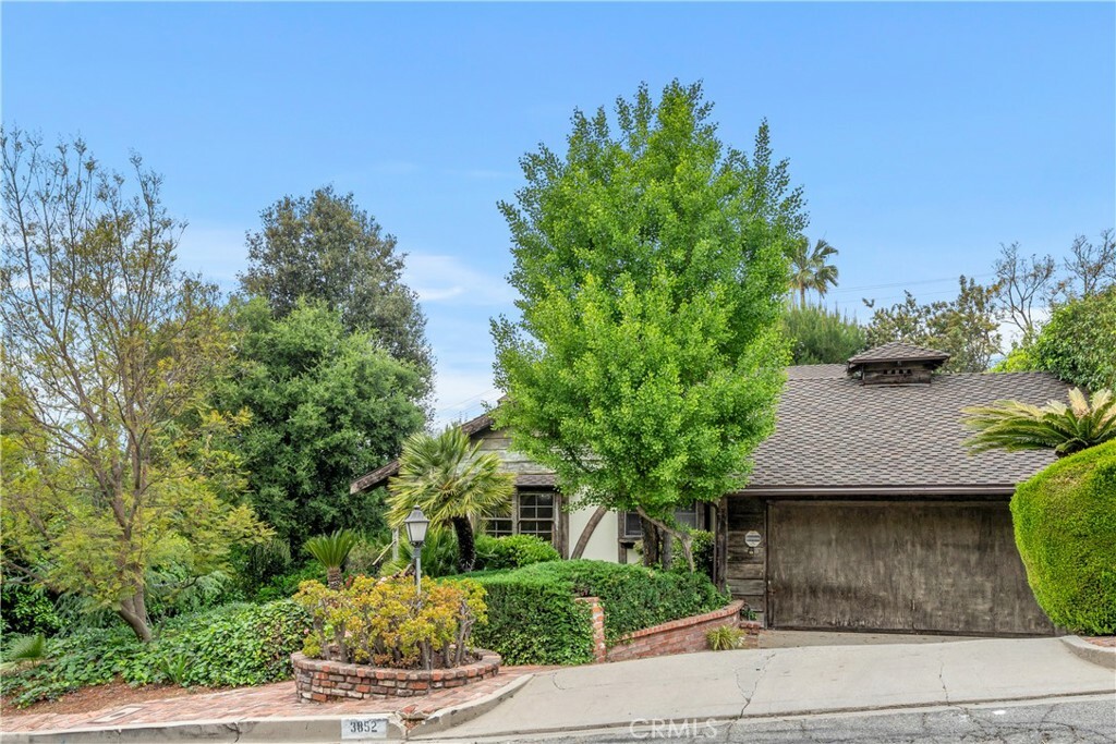 Property Photo: 3852 Eureka Dr. CA 91604