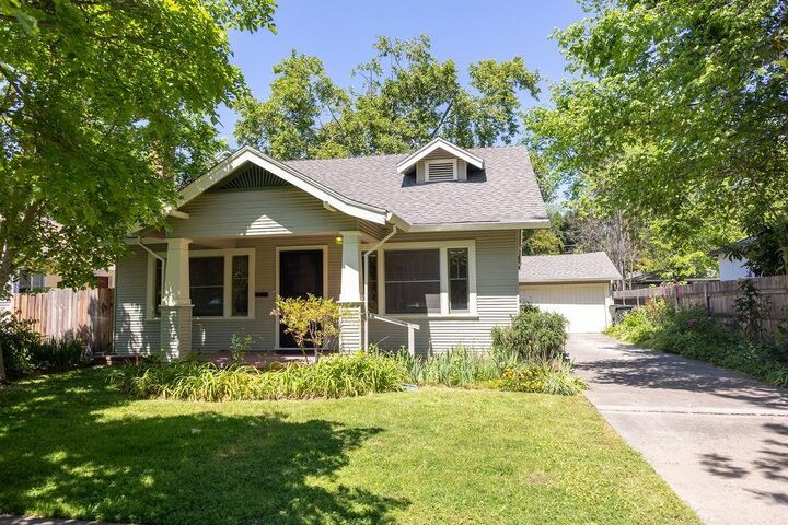 5025 T Street  Sacramento CA 95819 photo
