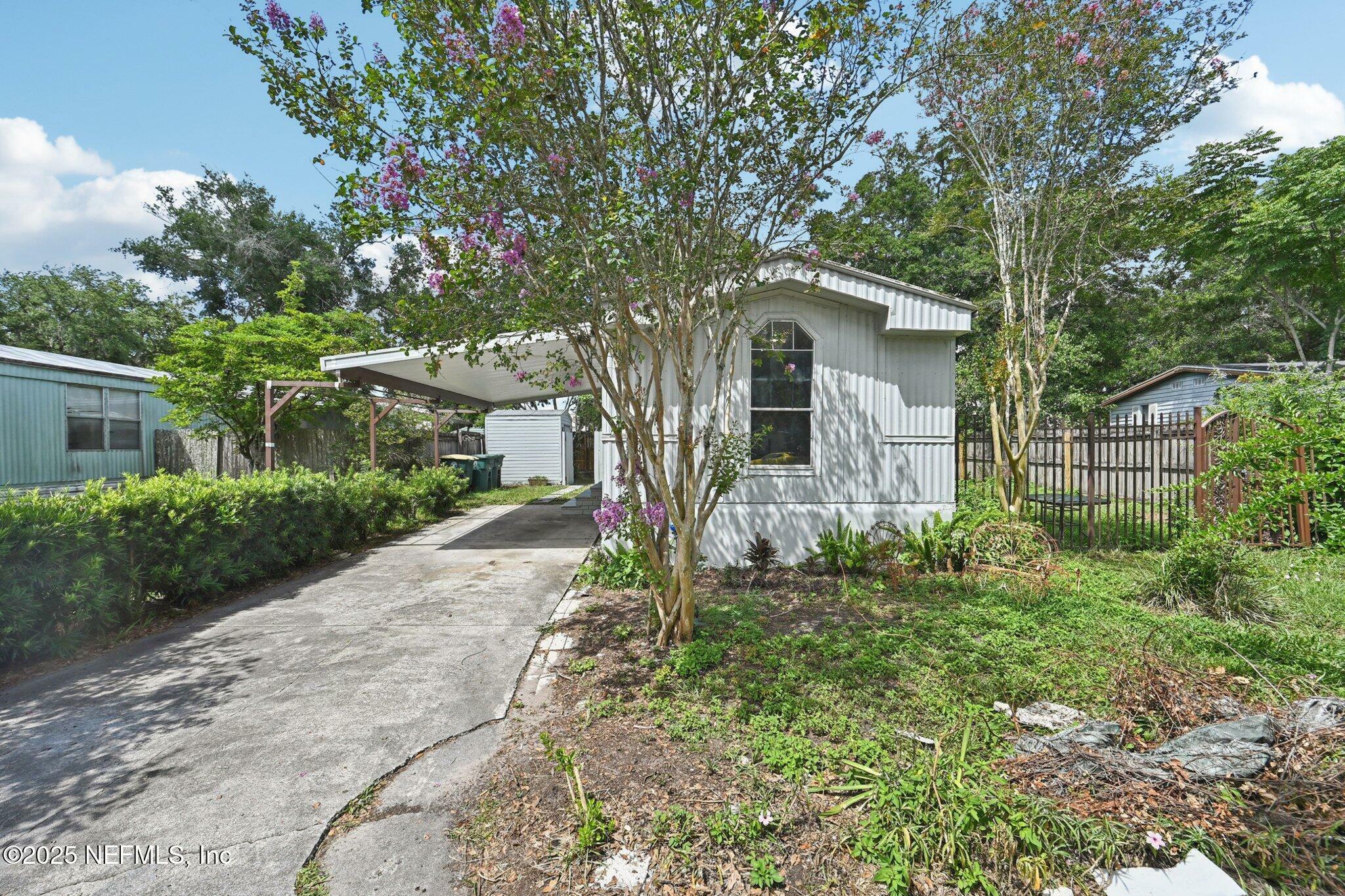 Property Photo: 10902 Starwood Drive FL 32256