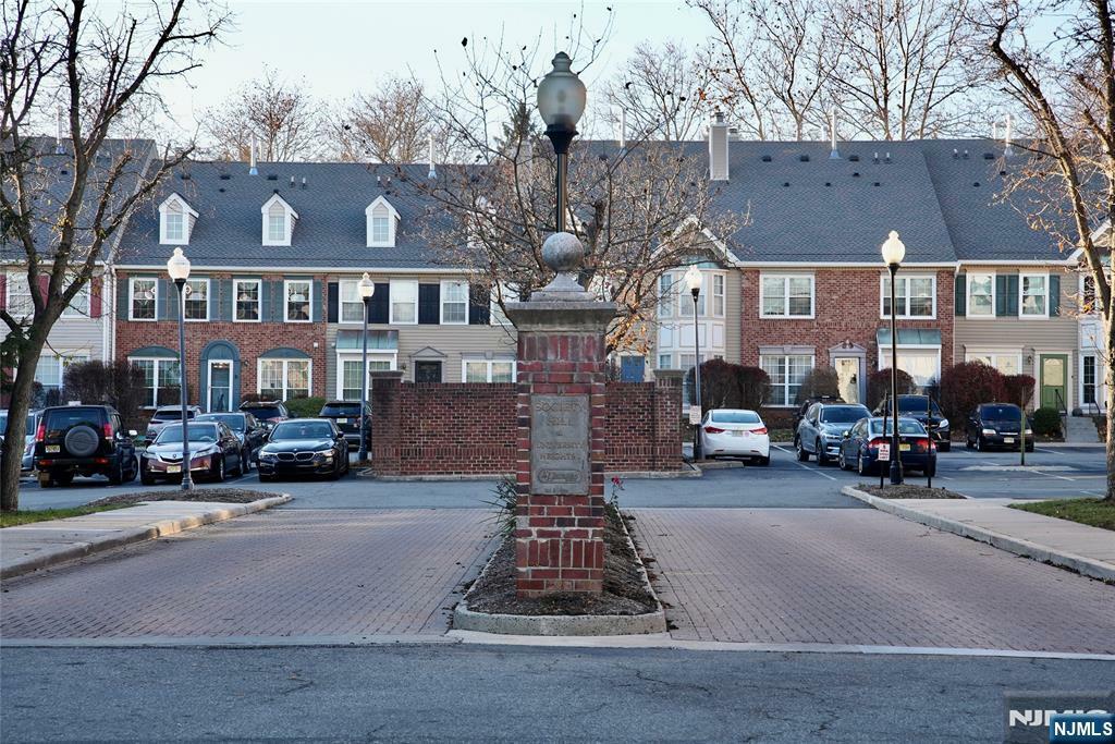 Property Photo:  24 Howard Court 603  NJ 07103 