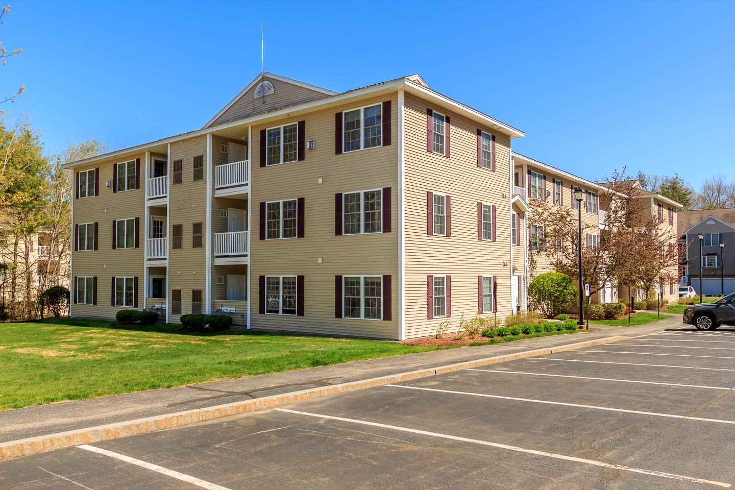 Property Photo: 6 Crestview Circle NH 03053