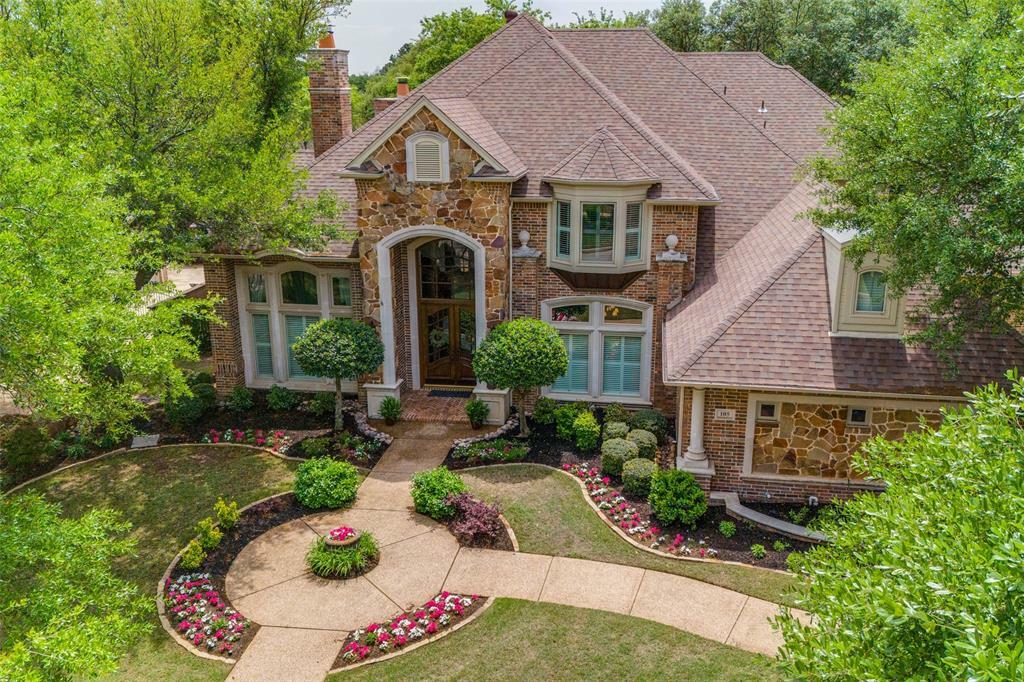 Property Photo: 105 Yale Court TX 76092