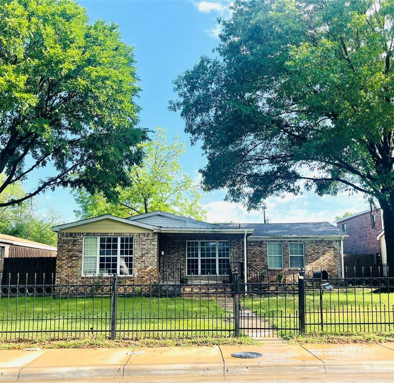 Property Photo: 9539 Dale Glade Drive TX 75217