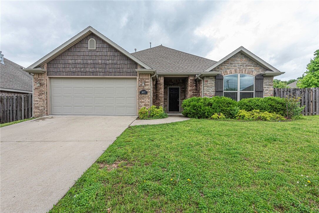Property Photo:  3077 N Autumn Rose Avenue  AR 72704 