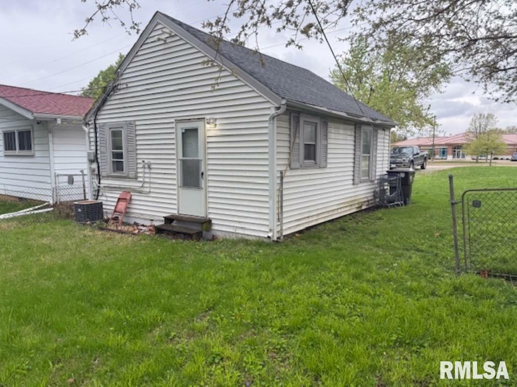 Property Photo: 3336 N Sterling Avenue IL 61604