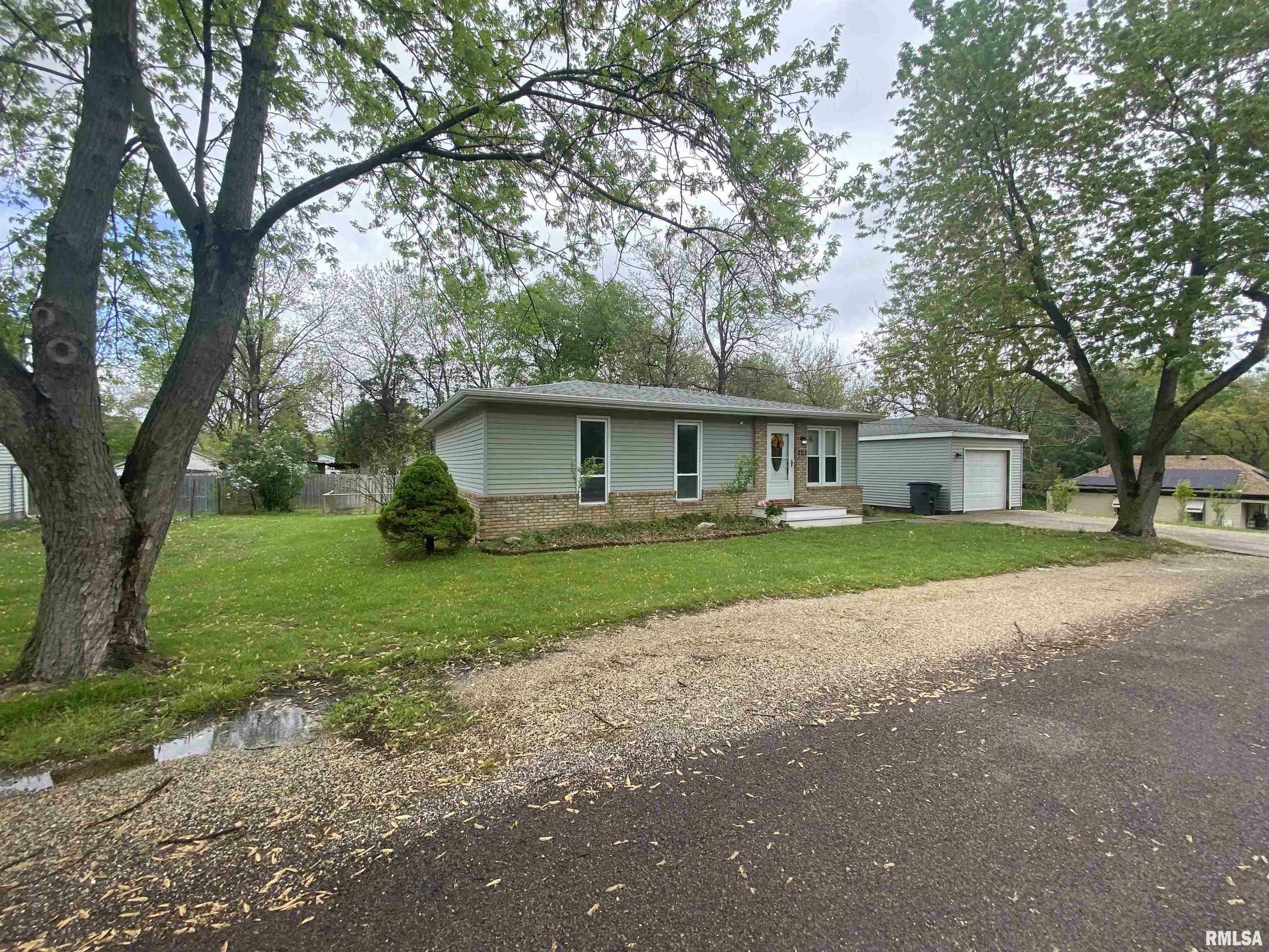 Property Photo: 203 E Whipp Avenue IL 61607