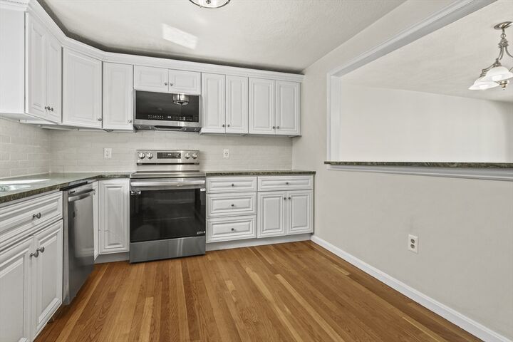 Property Photo:  7 Circuit Lane 7  MA 02472 