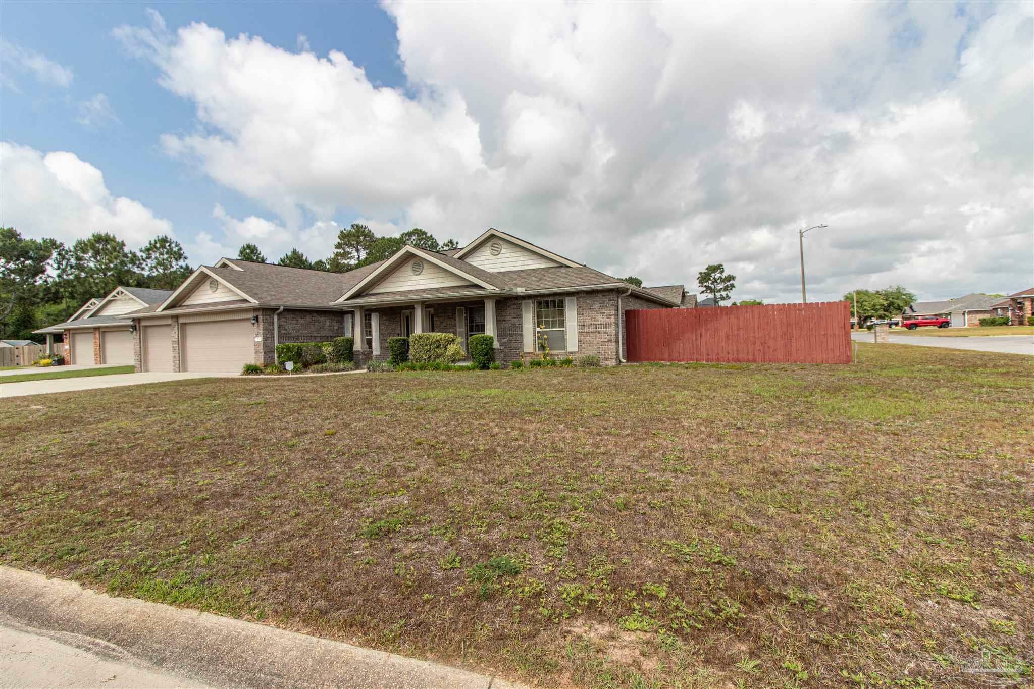 Property Photo: 2255 Reed Ridge Ct FL 32566