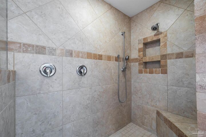 Property Photo: 2255 Reed Ridge Ct FL 32566