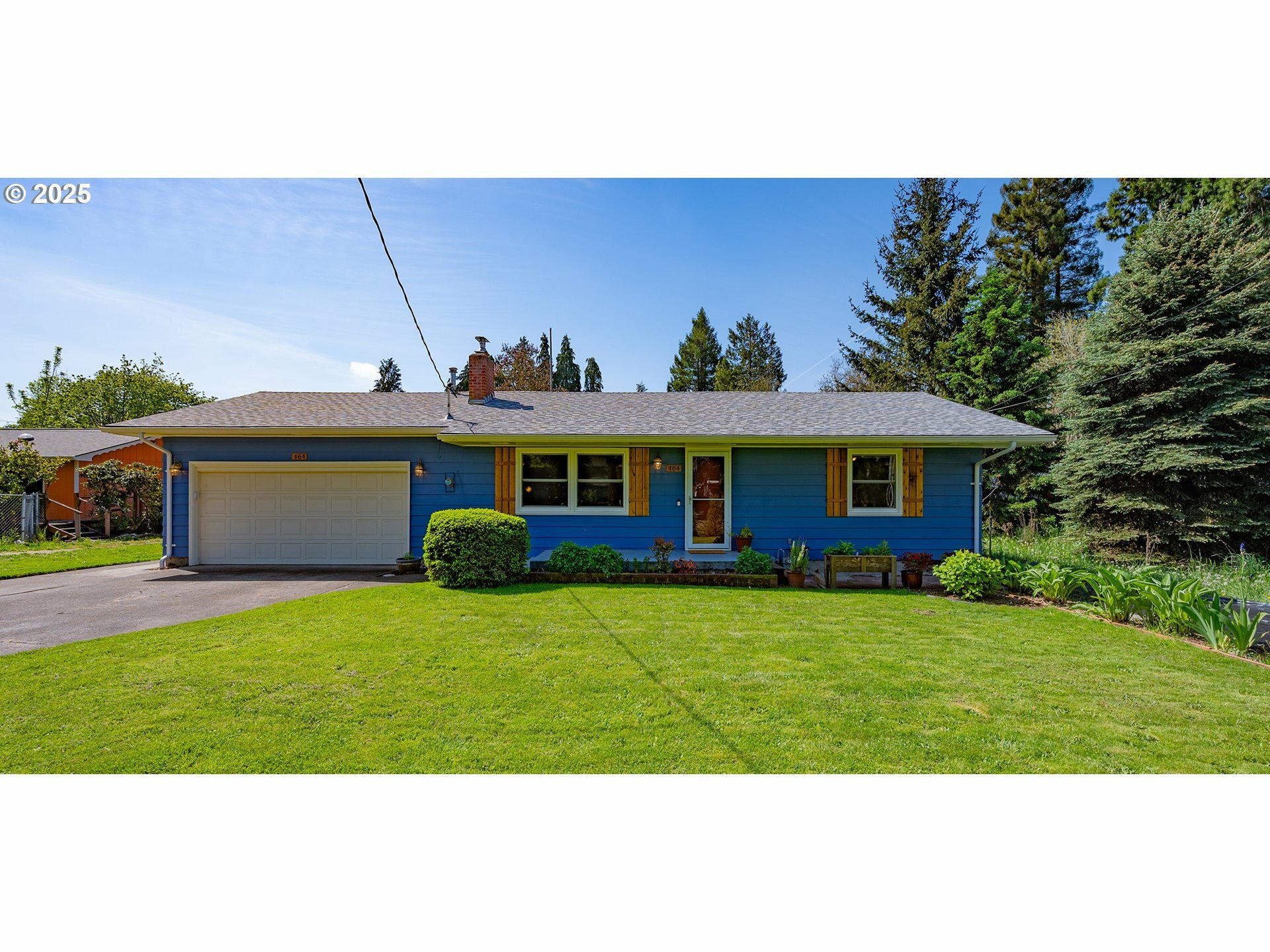 Property Photo: 464 Spring Creek Dr OR 97404
