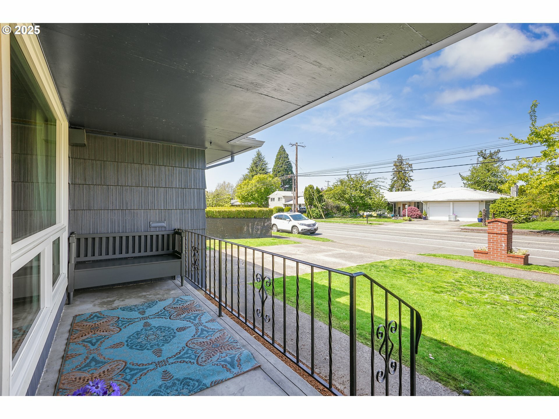 Property Photo: 10844 SE Market St OR 97216