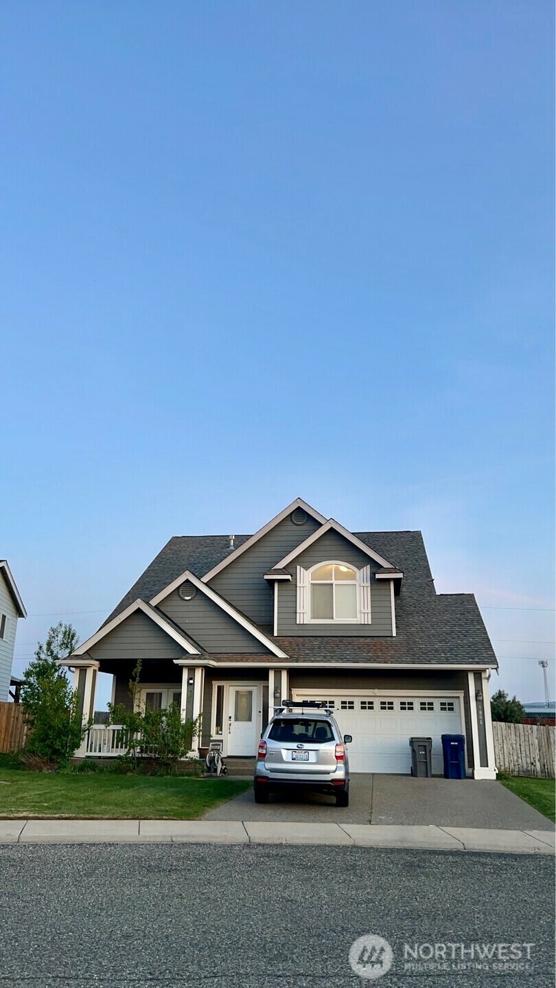 Property Photo: 1806 Clearview Drive WA 98926
