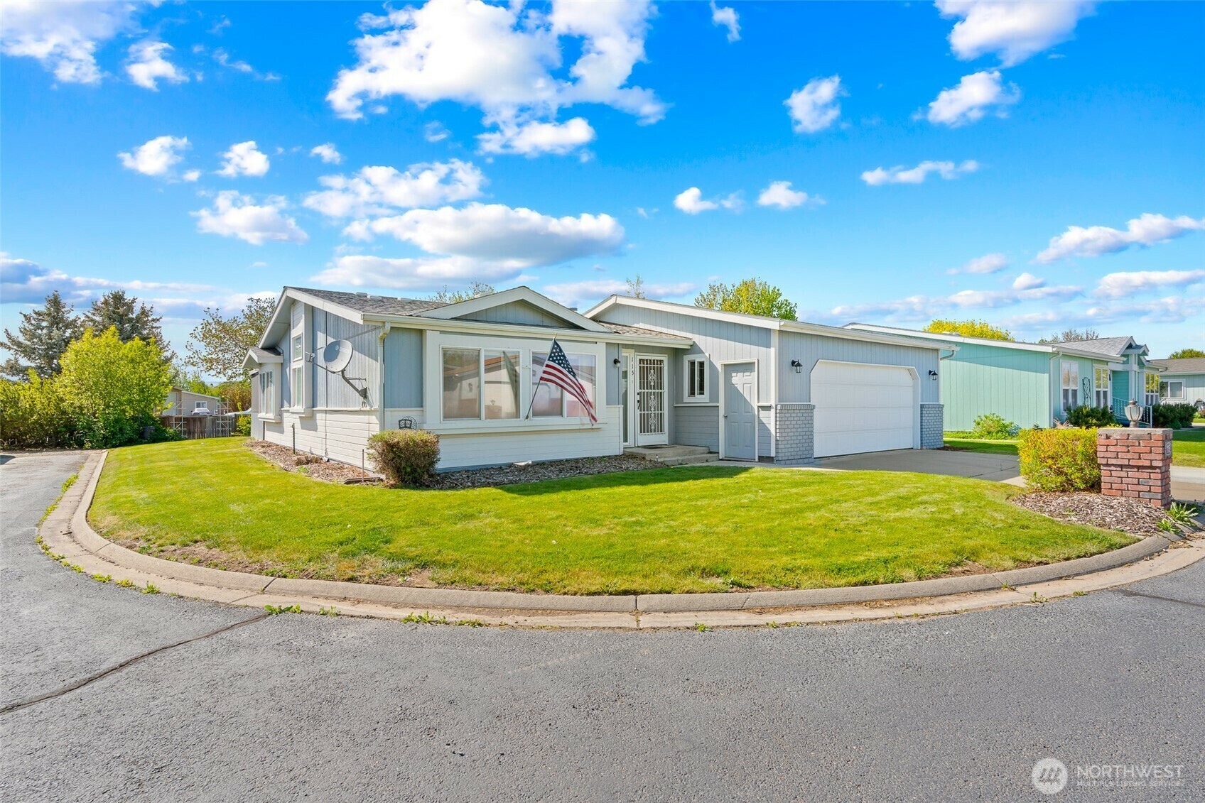 Property Photo: 1100 S Rosewood Drive 115 WA 98926
