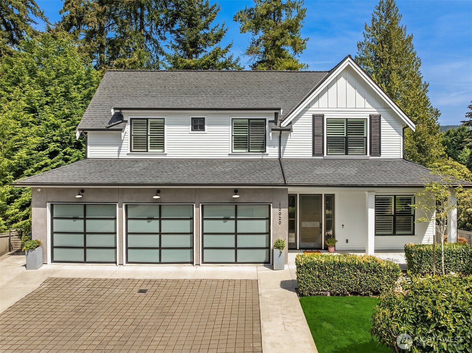 Property Photo: 10020 NE 30th Place WA 98004