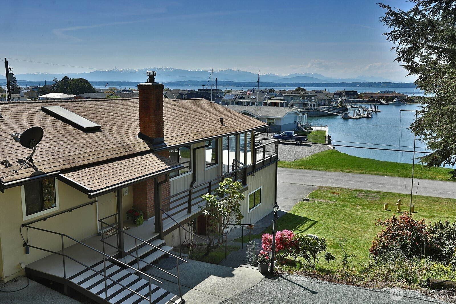 Property Photo: 3621 Shorewood Avenue WA 98253