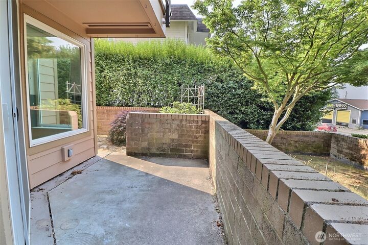 Property Photo:  5642  California Avenue SW 1  WA 98136 