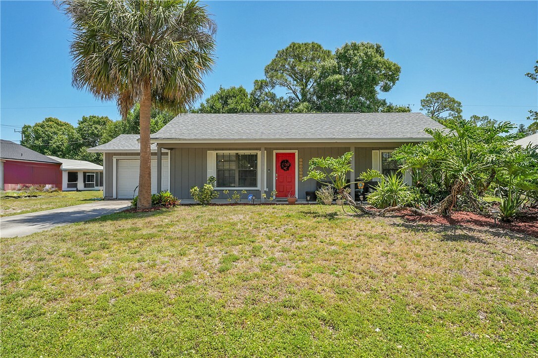 Property Photo: 1420 18th Avenue SW FL 32962