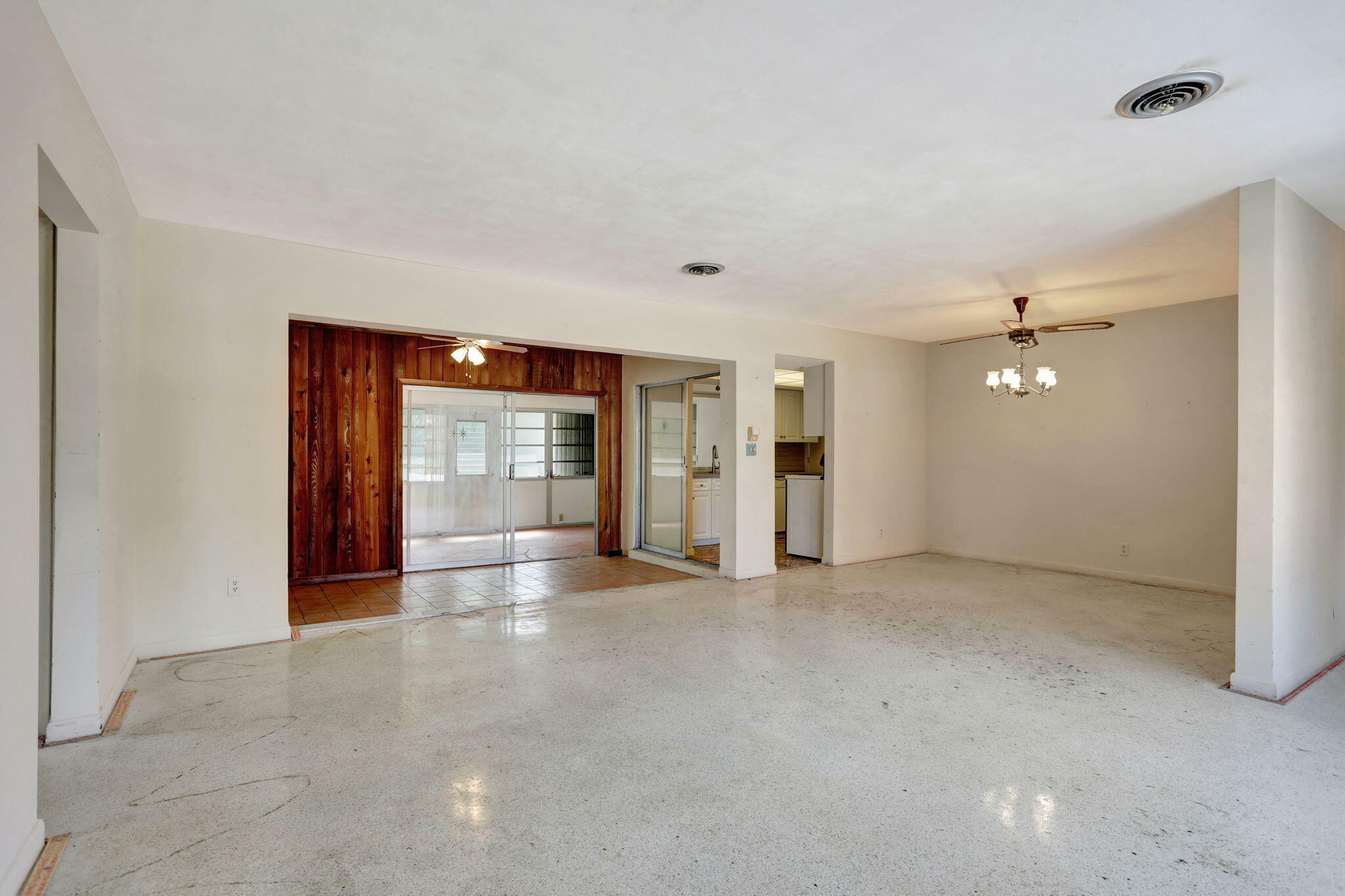 Property Photo: 2210 NE 40th Court FL 33064