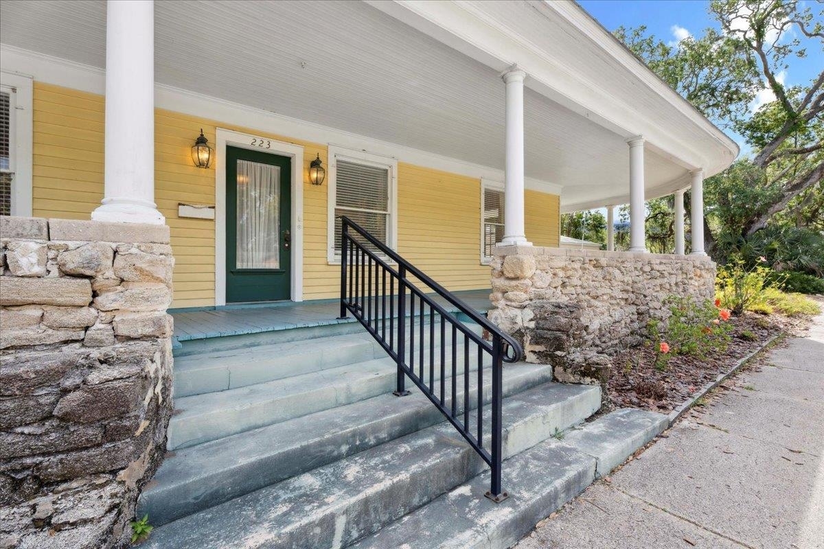 Property Photo: 223 Rainey Ave FL 32084