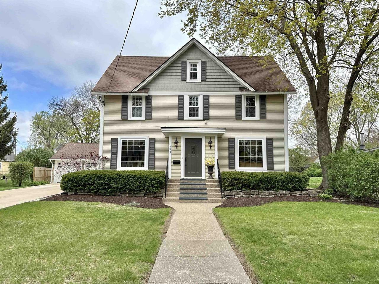 Property Photo: 852 Sherwood NW Drive WI 53511