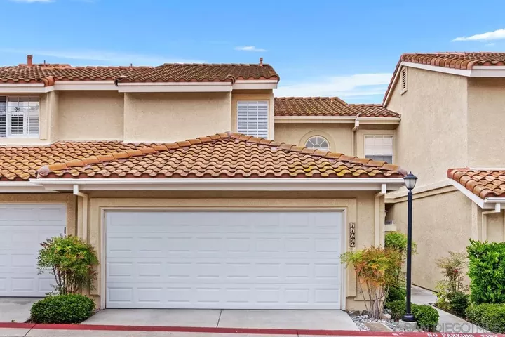 Property Photo: 11020 Creekbridge Pl CA 92128