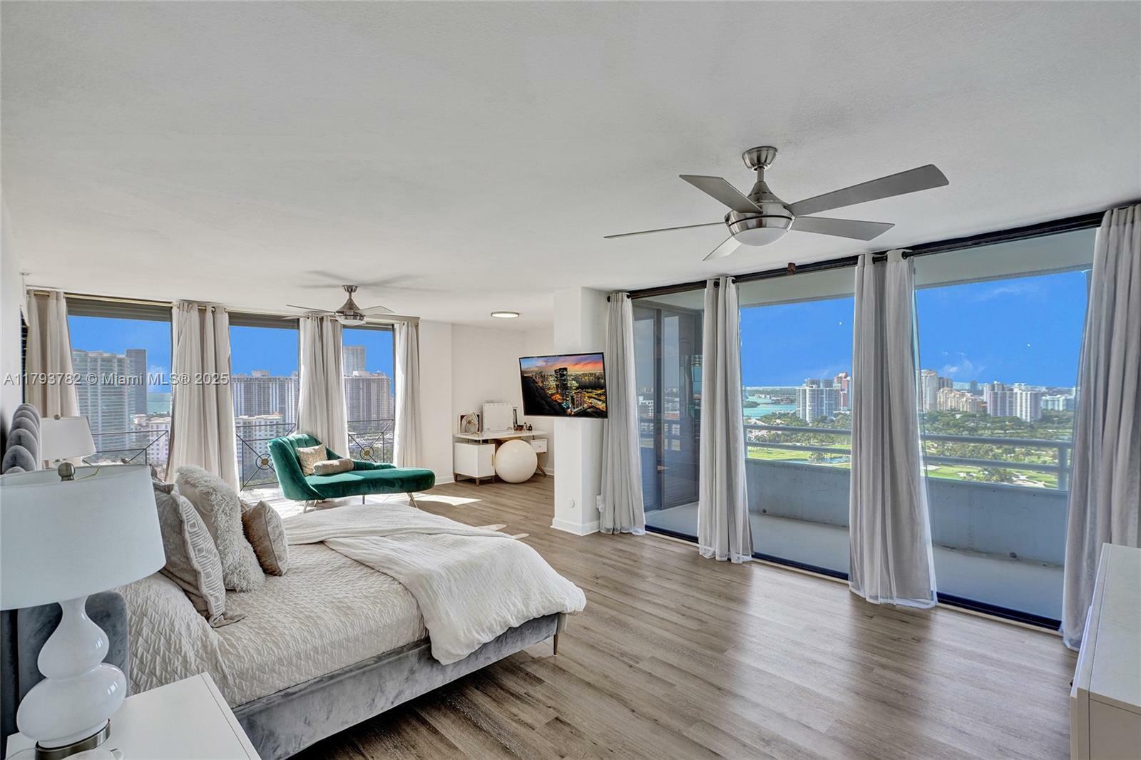 Property Photo: 20355 NE 34th Ct 2725 FL 33180