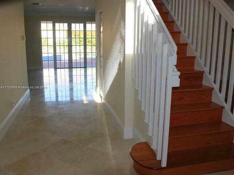 Property Photo: 947 Nandina Dr 3890 FL 33327