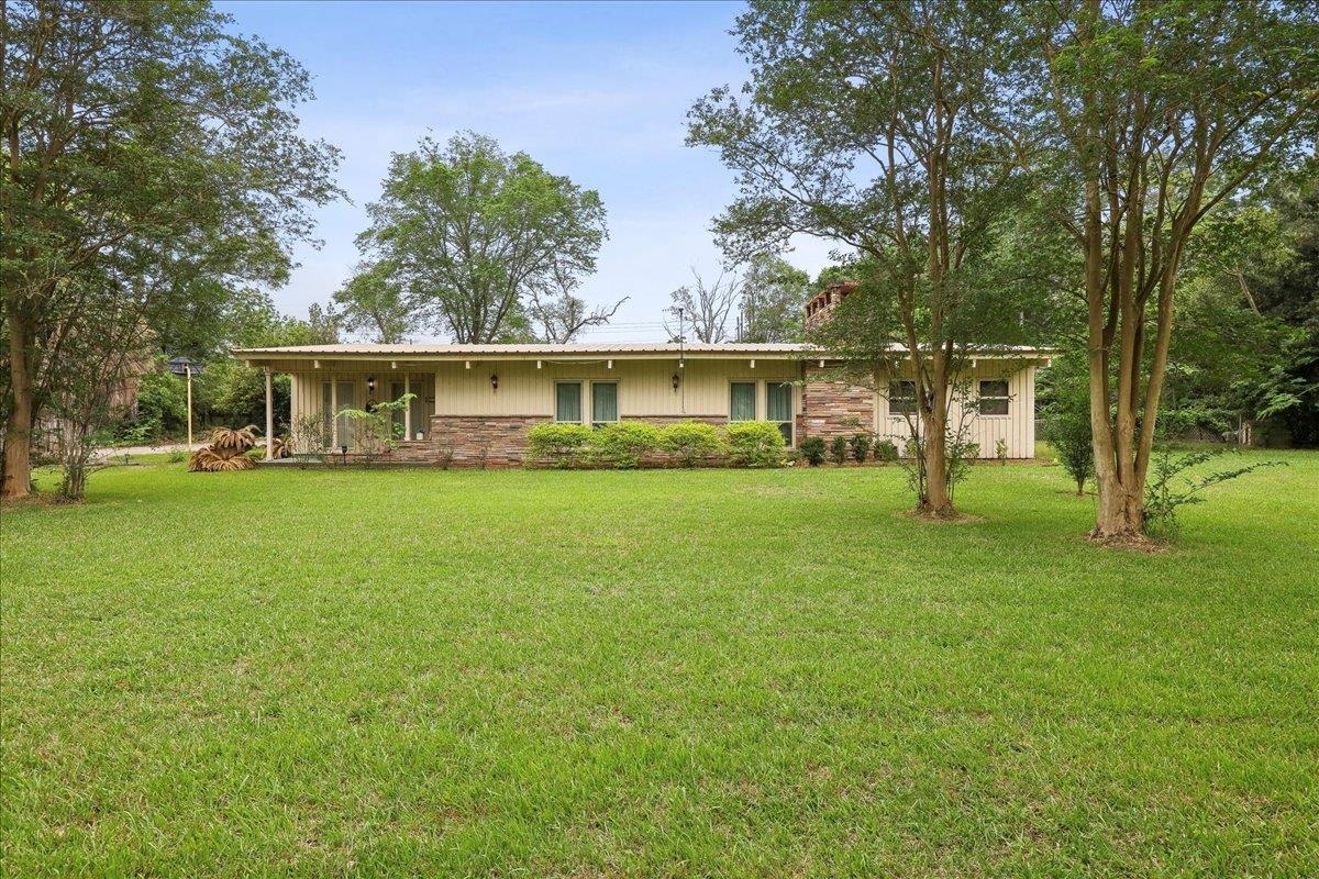 Property Photo: 1903 Sunset TX 77630