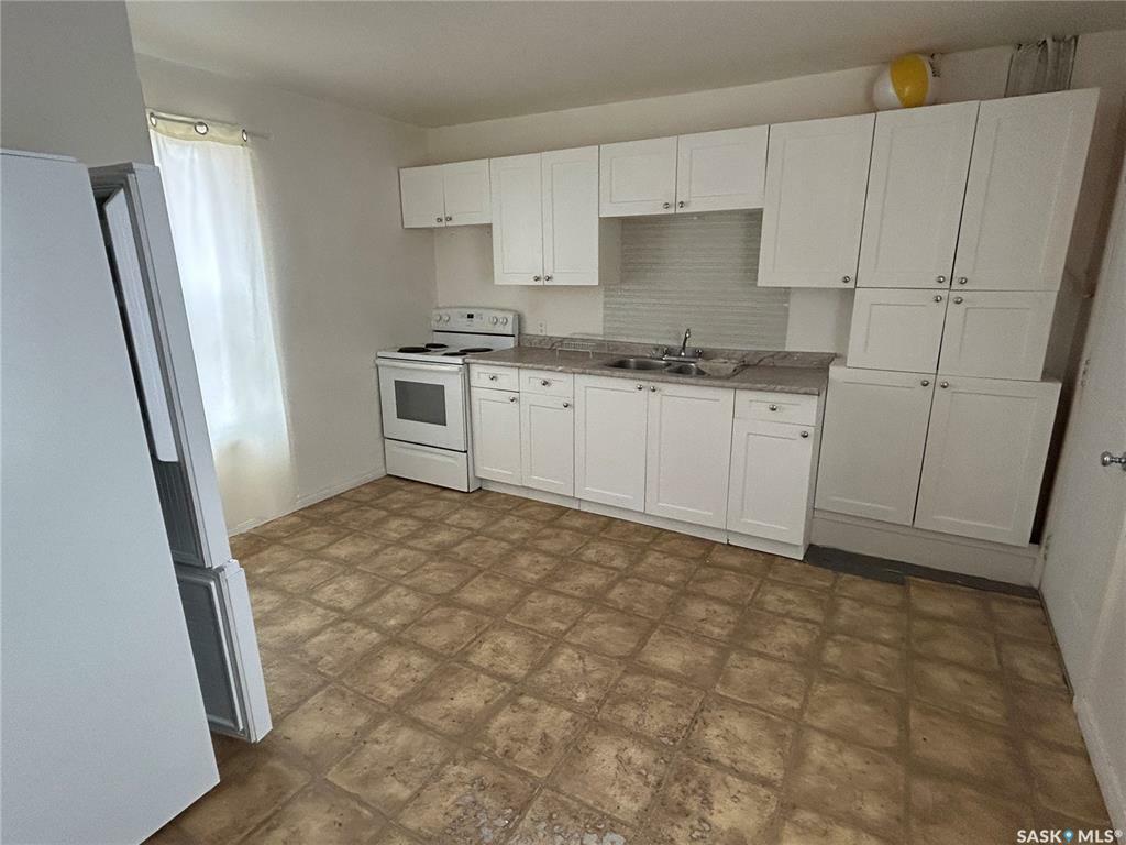 Property Photo: 1307 14th Street W SK S6V 3N1