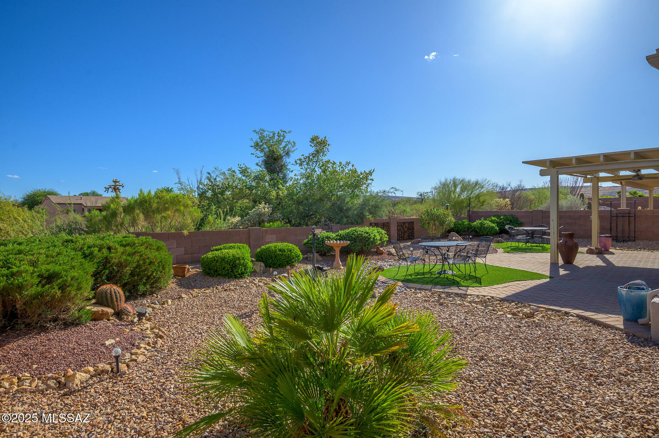 Property Photo: 1131 W Calle Artistica AZ 85614