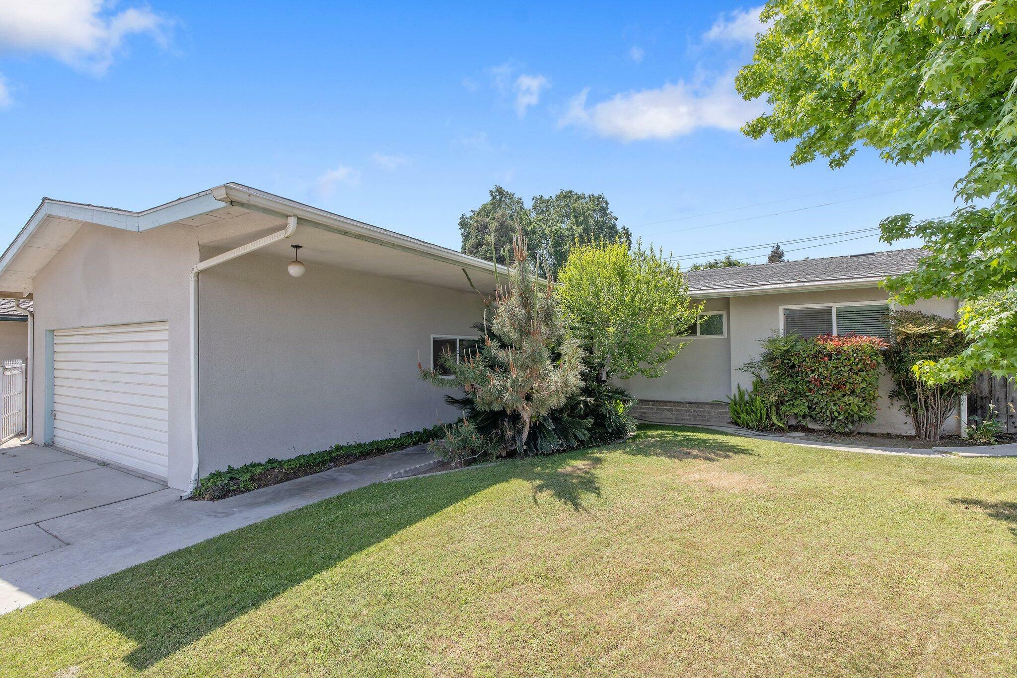 Property Photo: 347 N Bollinger Street CA 93291