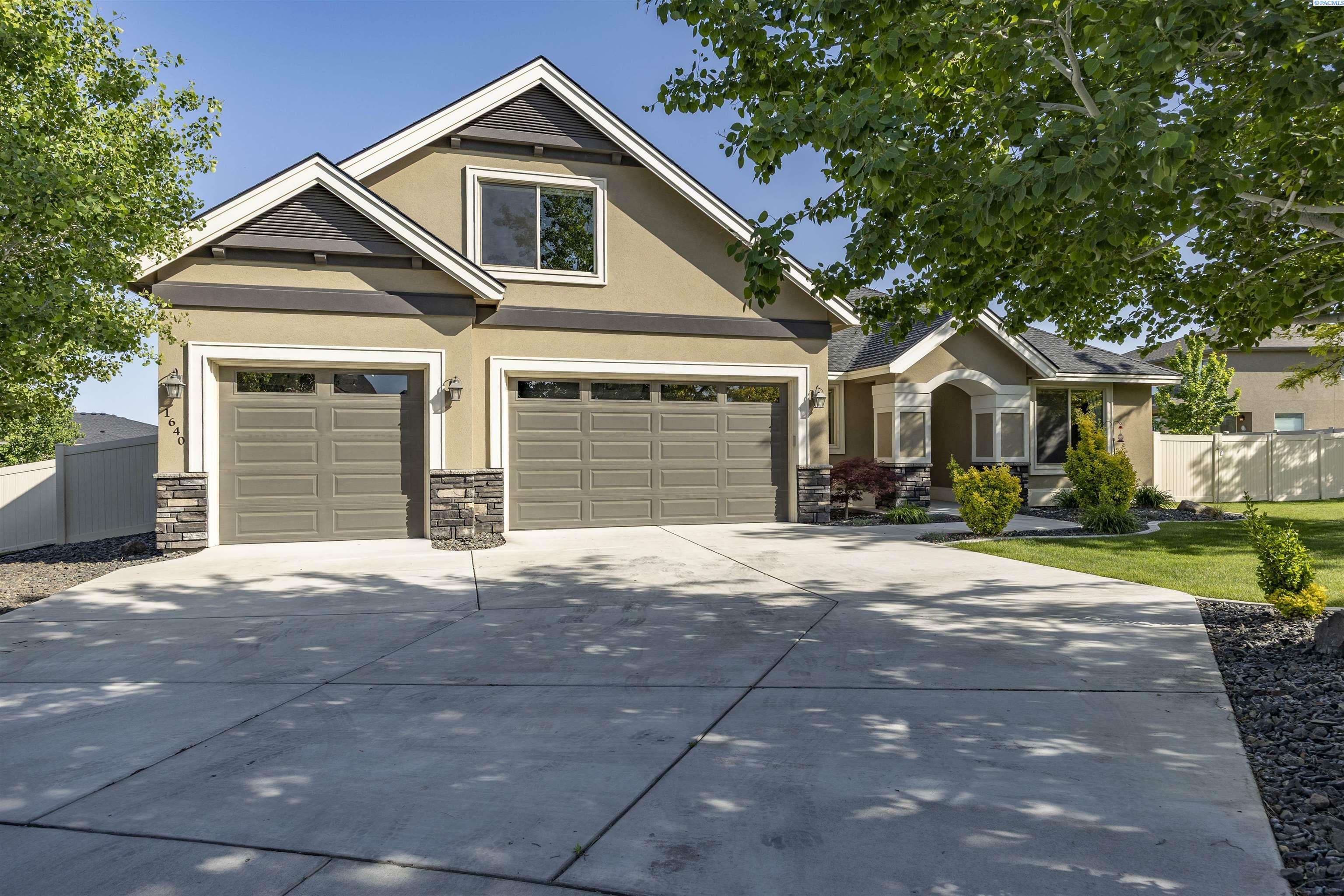 Property Photo: 1640 Heidi Place WA 99352