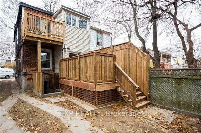 Photo de la propriété: 122 Parkmount Road Upper ON M4J 4V4