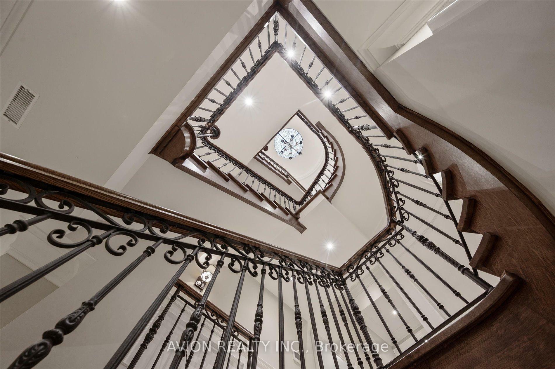 Property Photo: 26 Danville Drive ON M2P 1J1