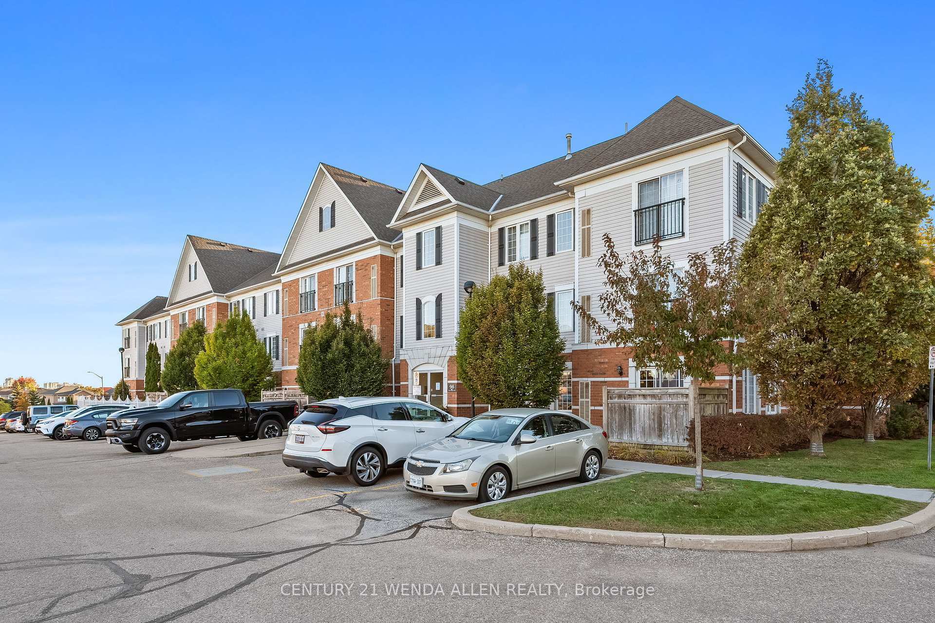 Property Photo: 98 Aspen Spring Drive #309 ON L1C 5N5