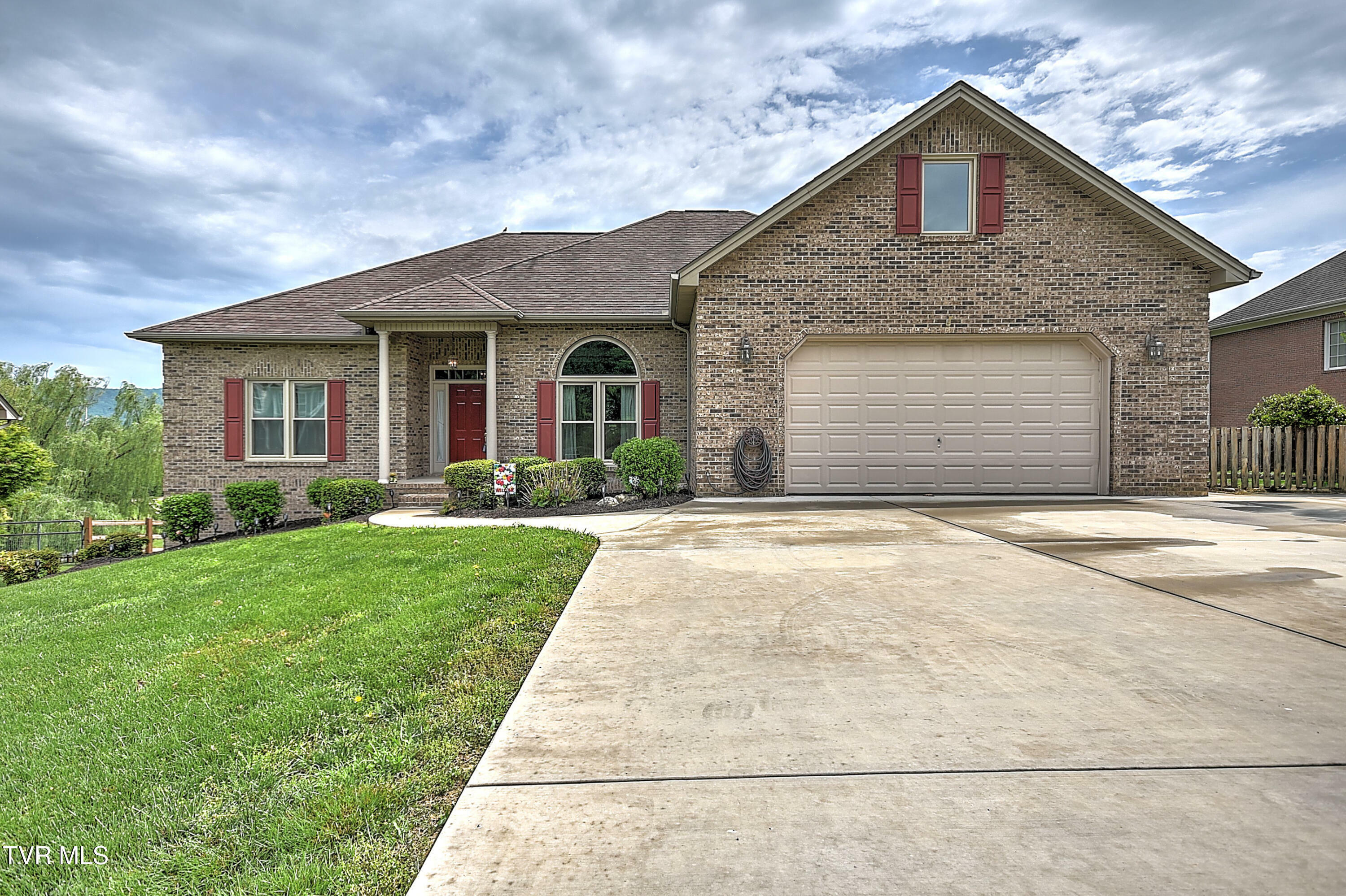 Property Photo: 1009 Allandale Circle TN 37660