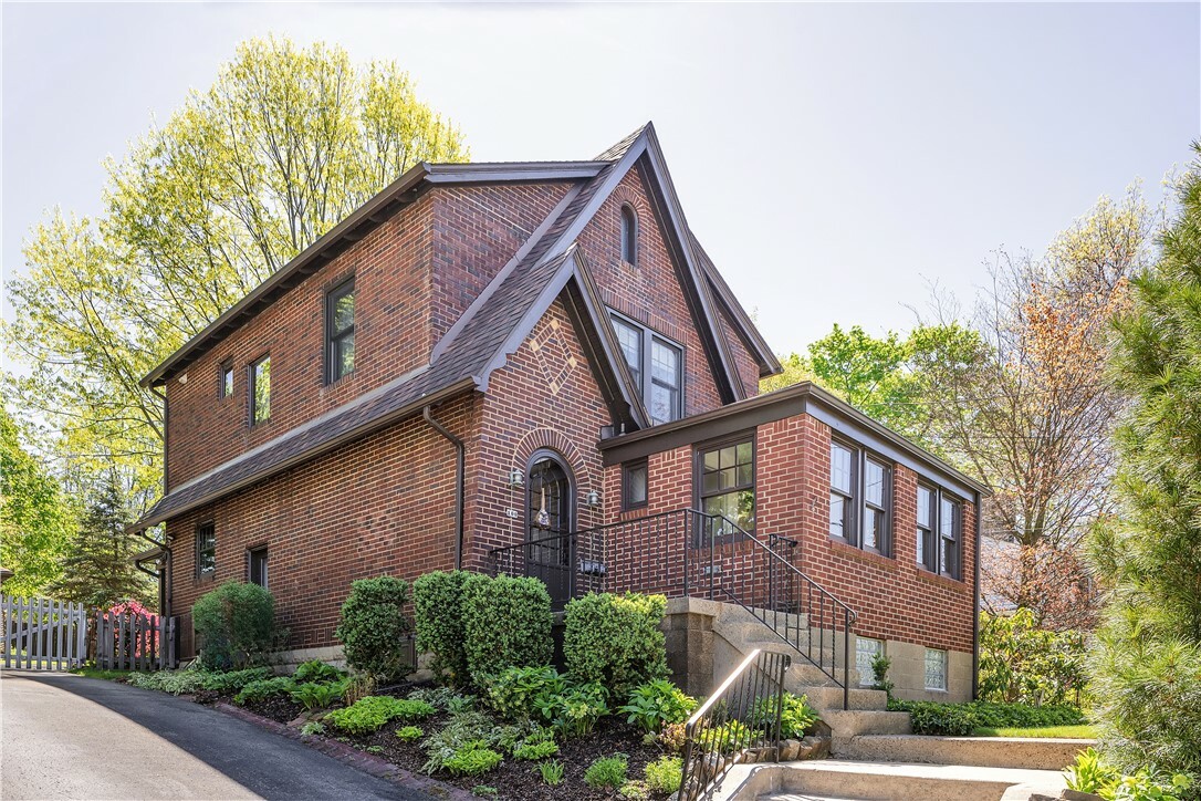 Property Photo: 100 Henderson St PA 15235