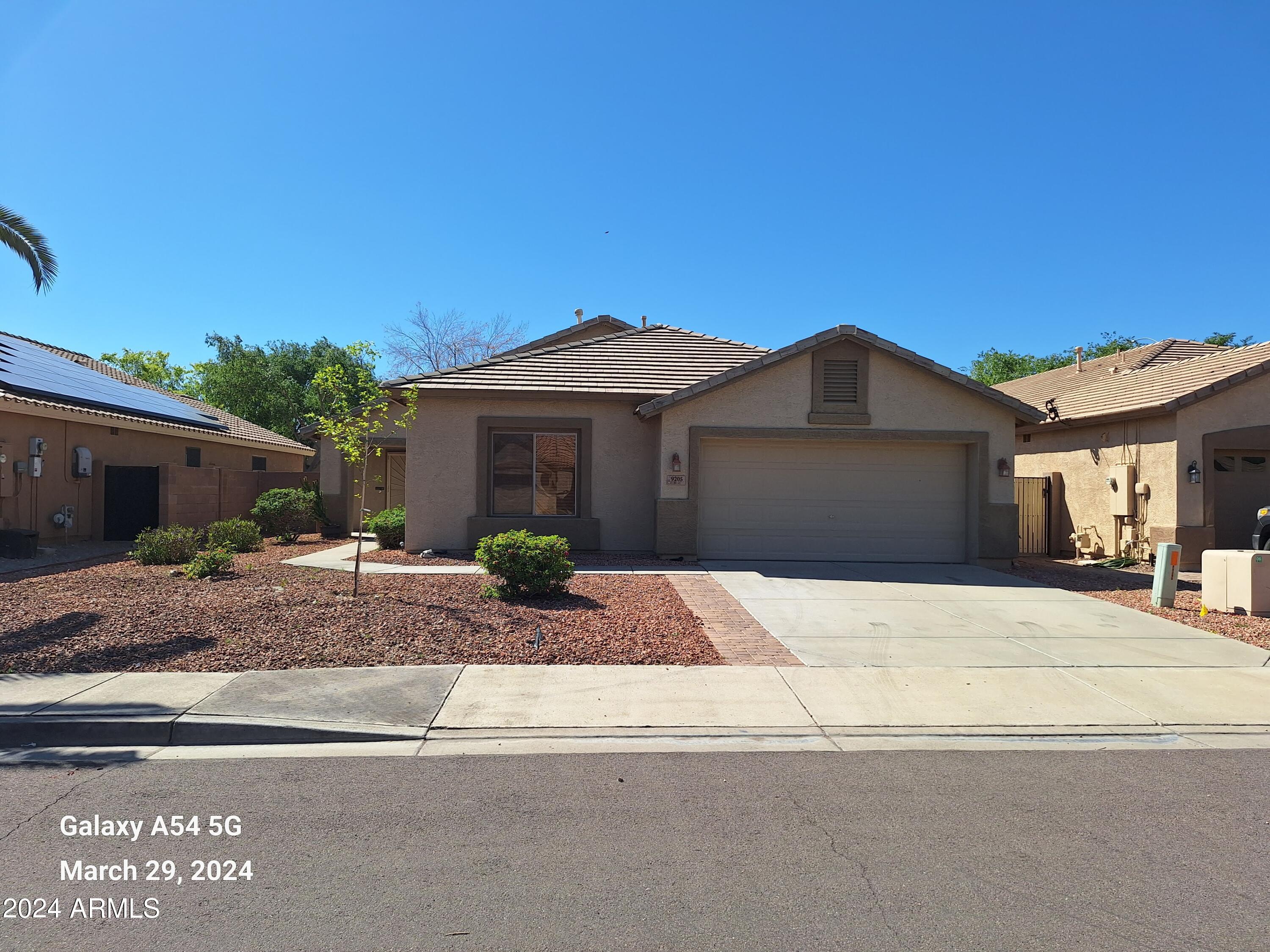 Property Photo: 9205 W Lone Cactus Drive AZ 85382