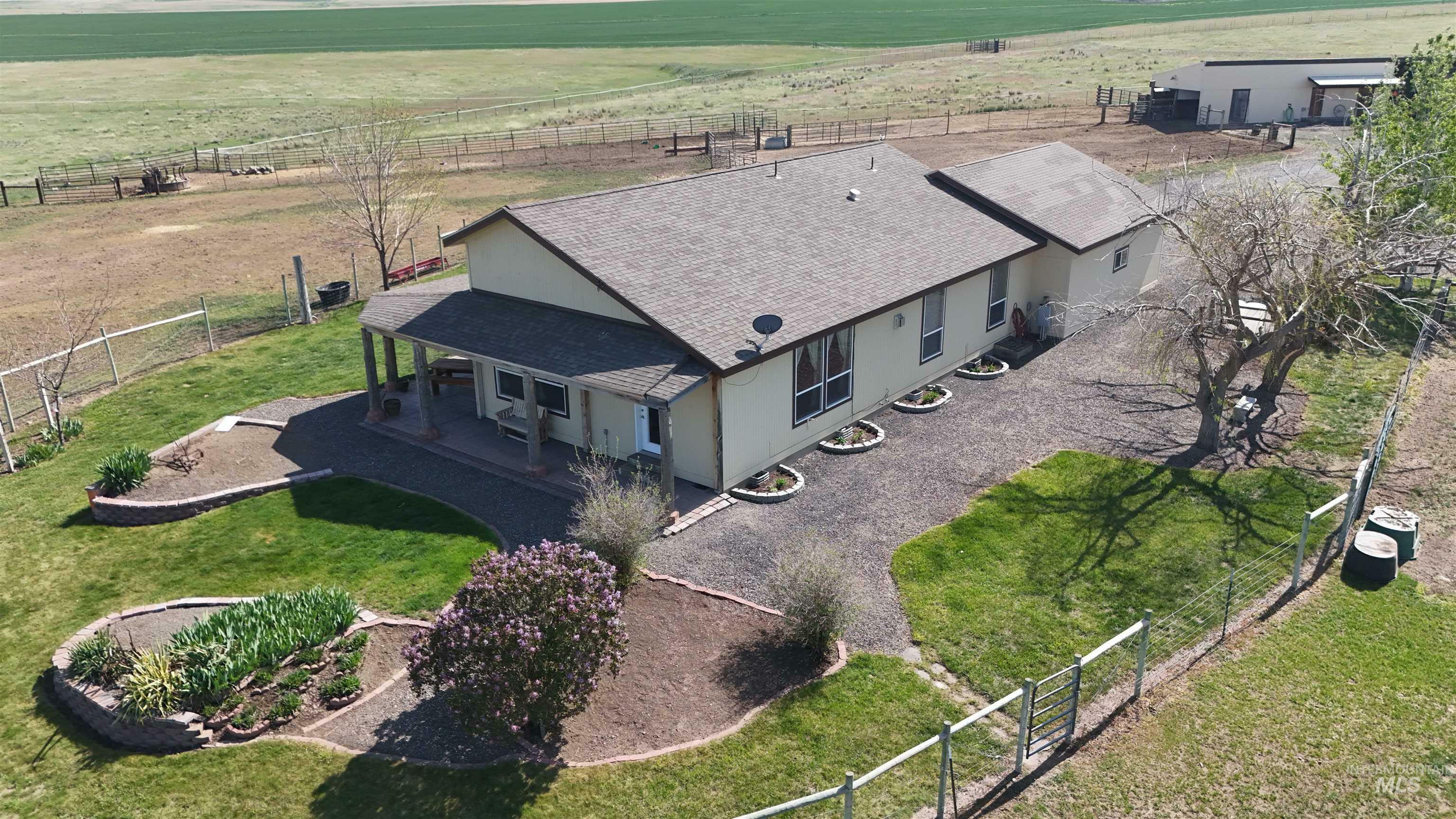 Property Photo: 19397 Cloverland WA 99402