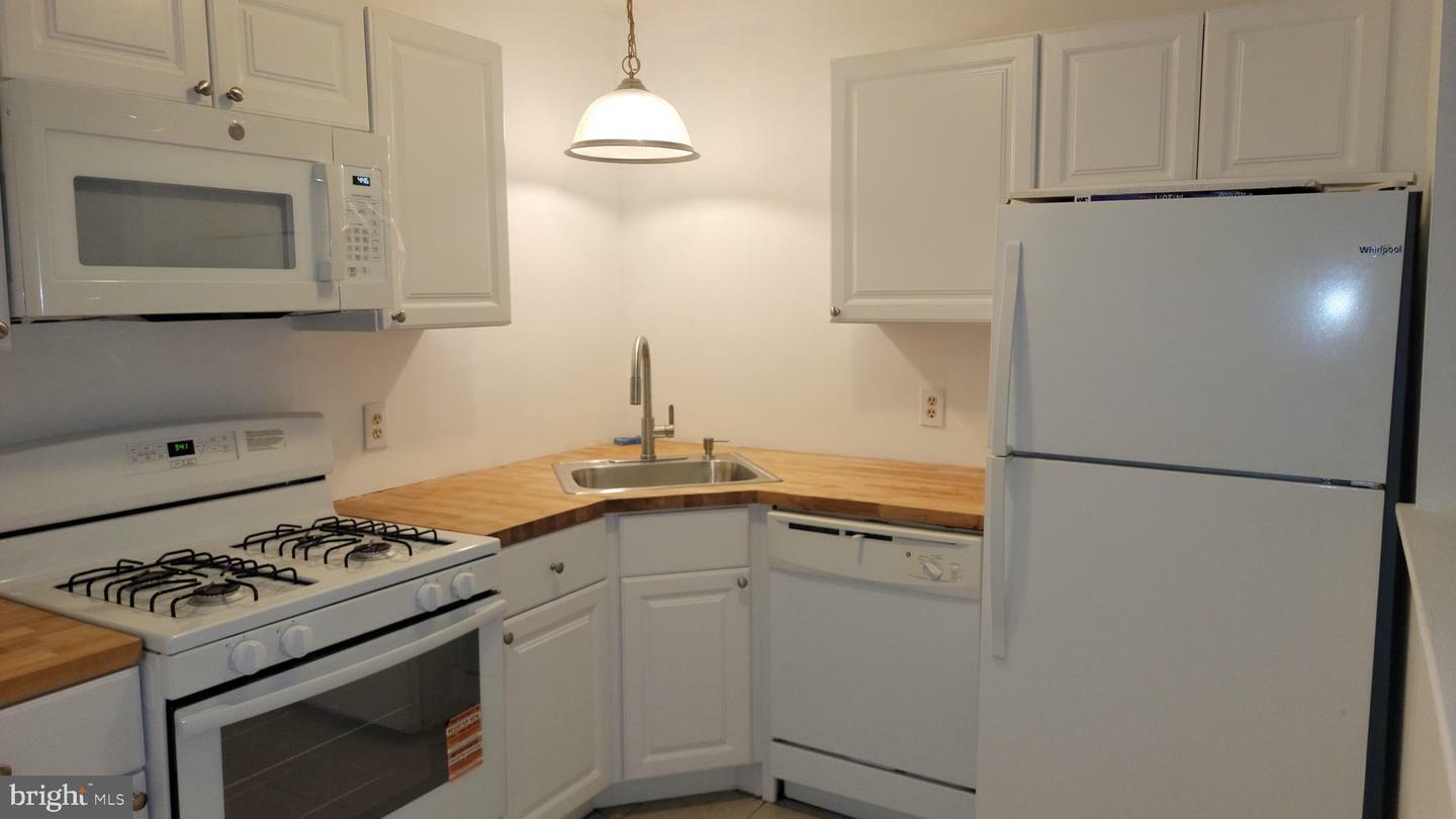 Property Photo: 47 Pin Oak Lane NJ 08087