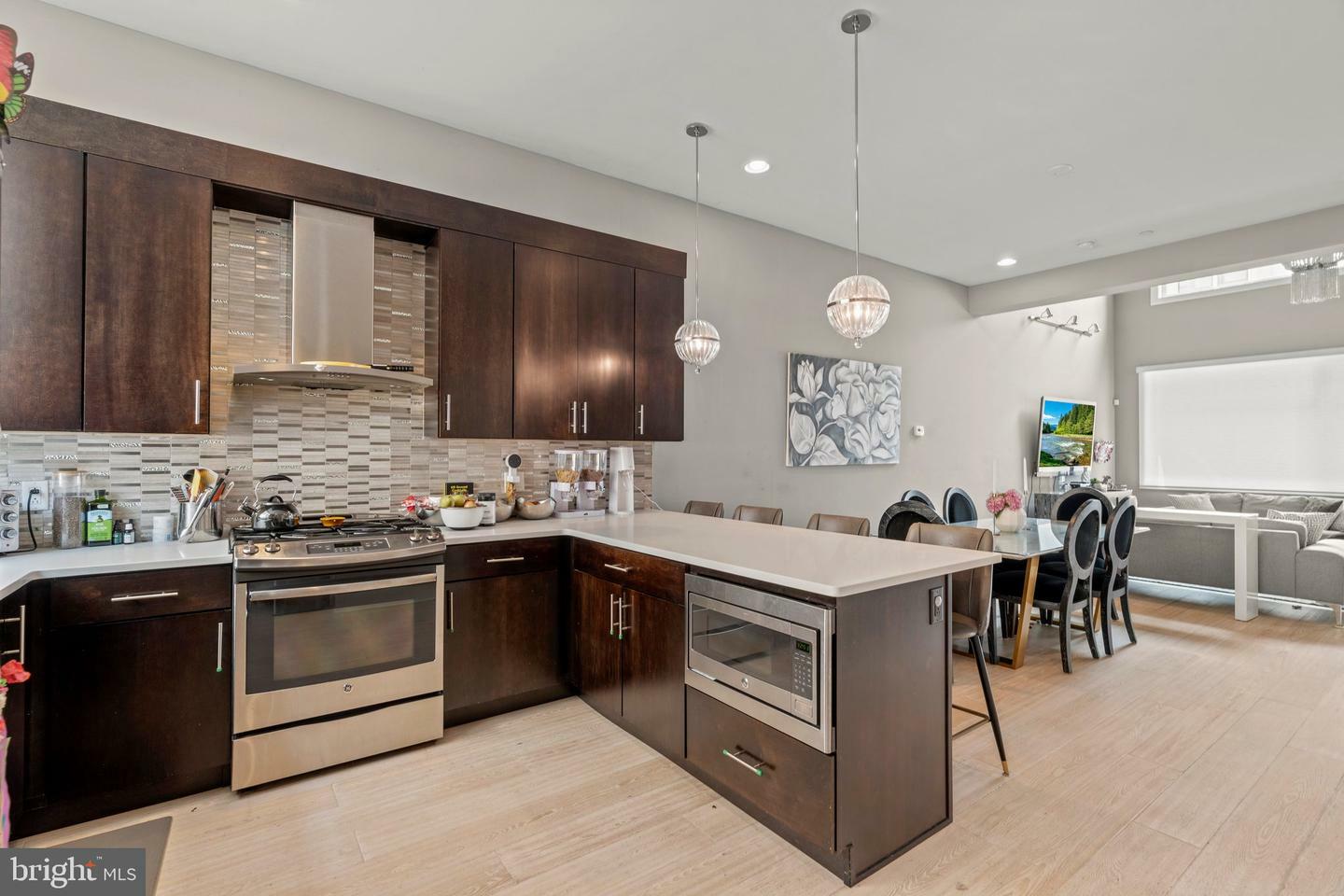 Property Photo: 1124 N American Street 8 PA 19123