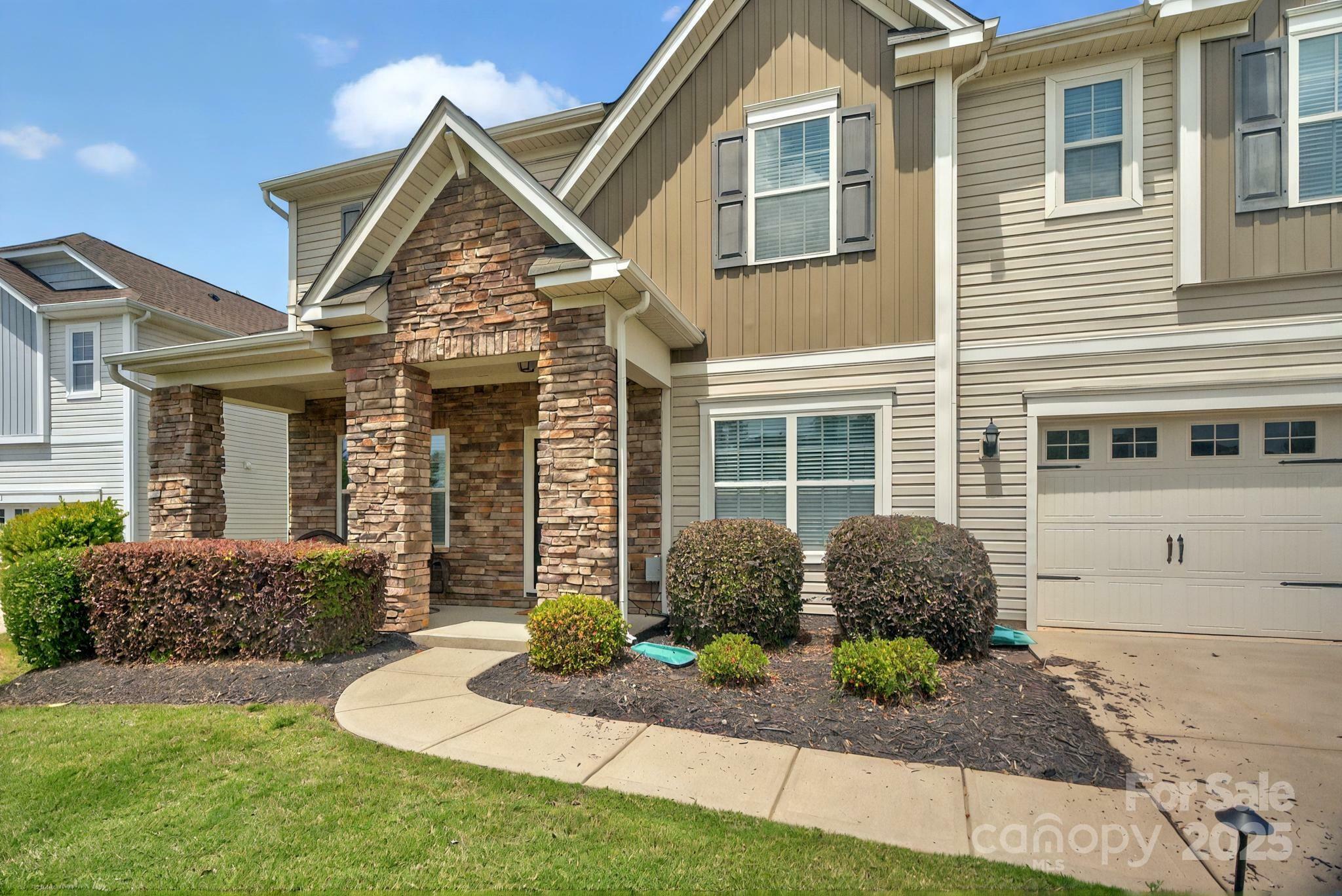Property Photo: 14837 Dungannon Court NC 28278
