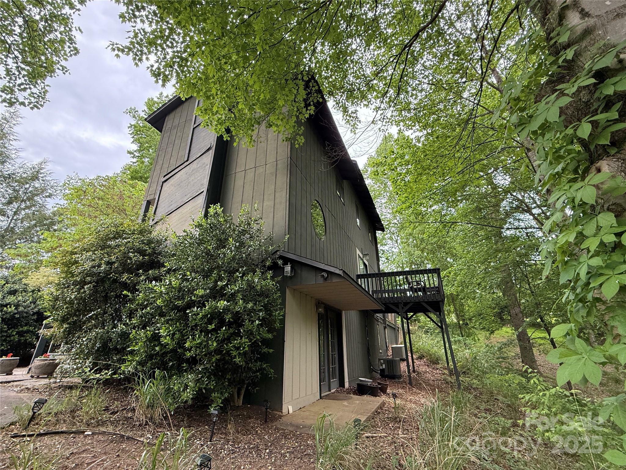 Property Photo: 1507 Ridgewood Drive NC 28697