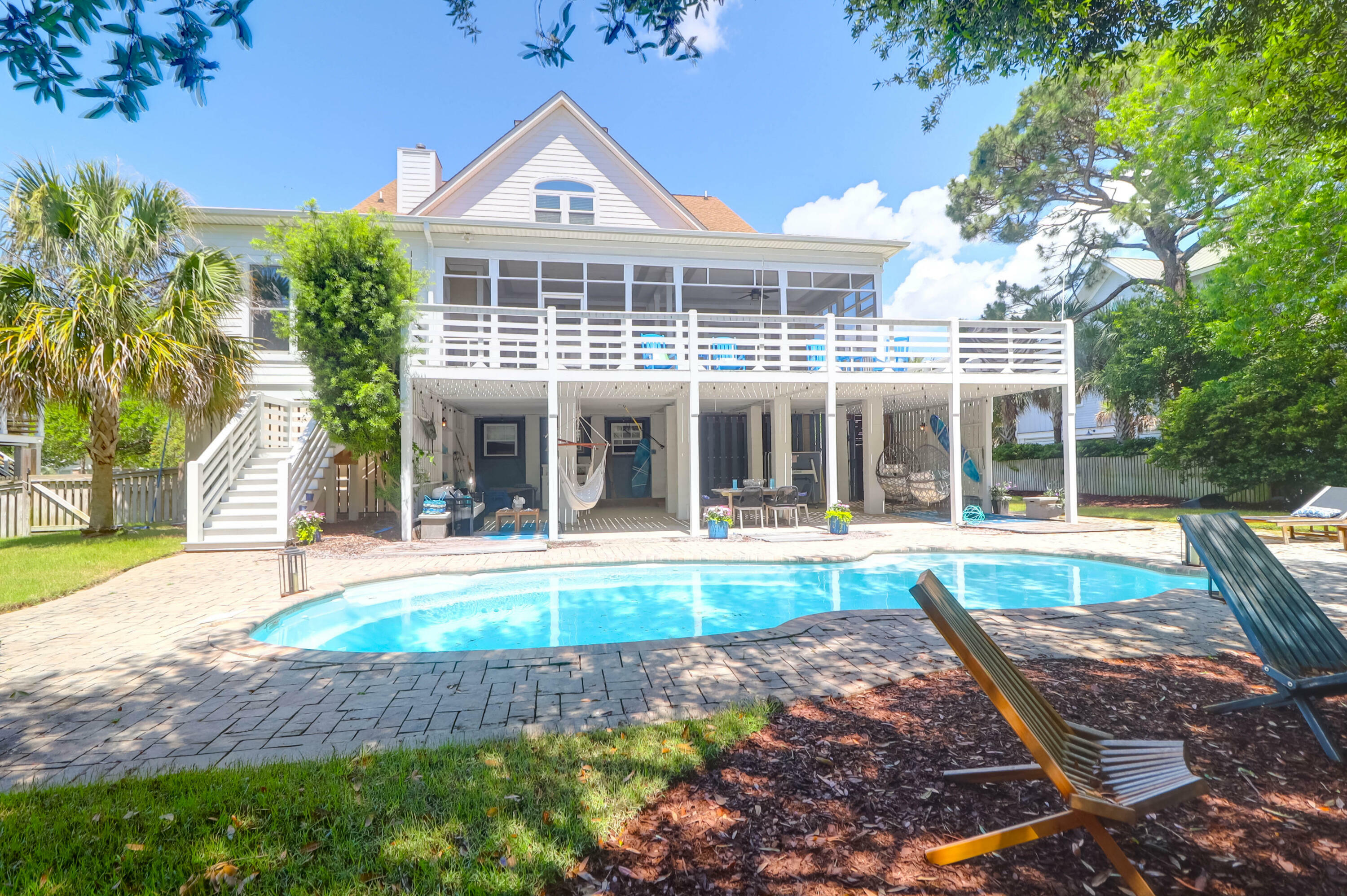 Property Photo:  3013 Middle Street  SC 29482 