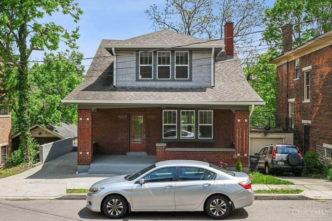 Property Photo: 2226 Eureka Terrace OH 45219